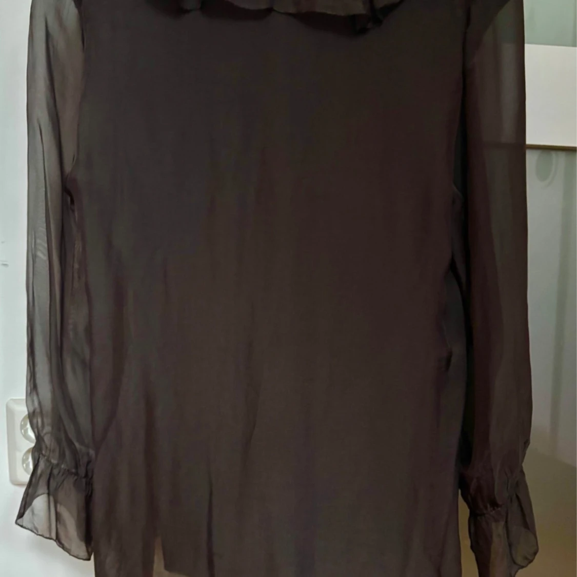 Brun blus med volang från Alberta Ferretti - 1