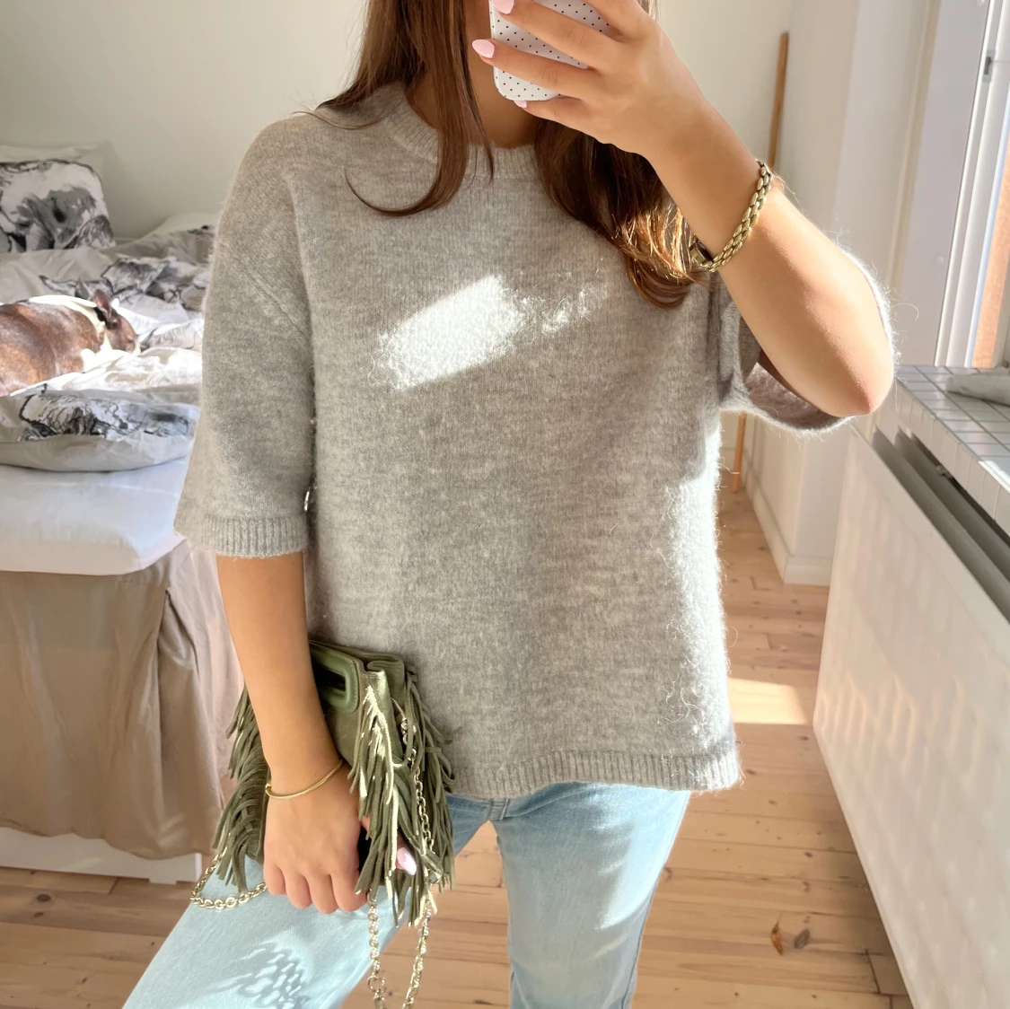 Ljusgrå stickad tröja med halvärm - 2