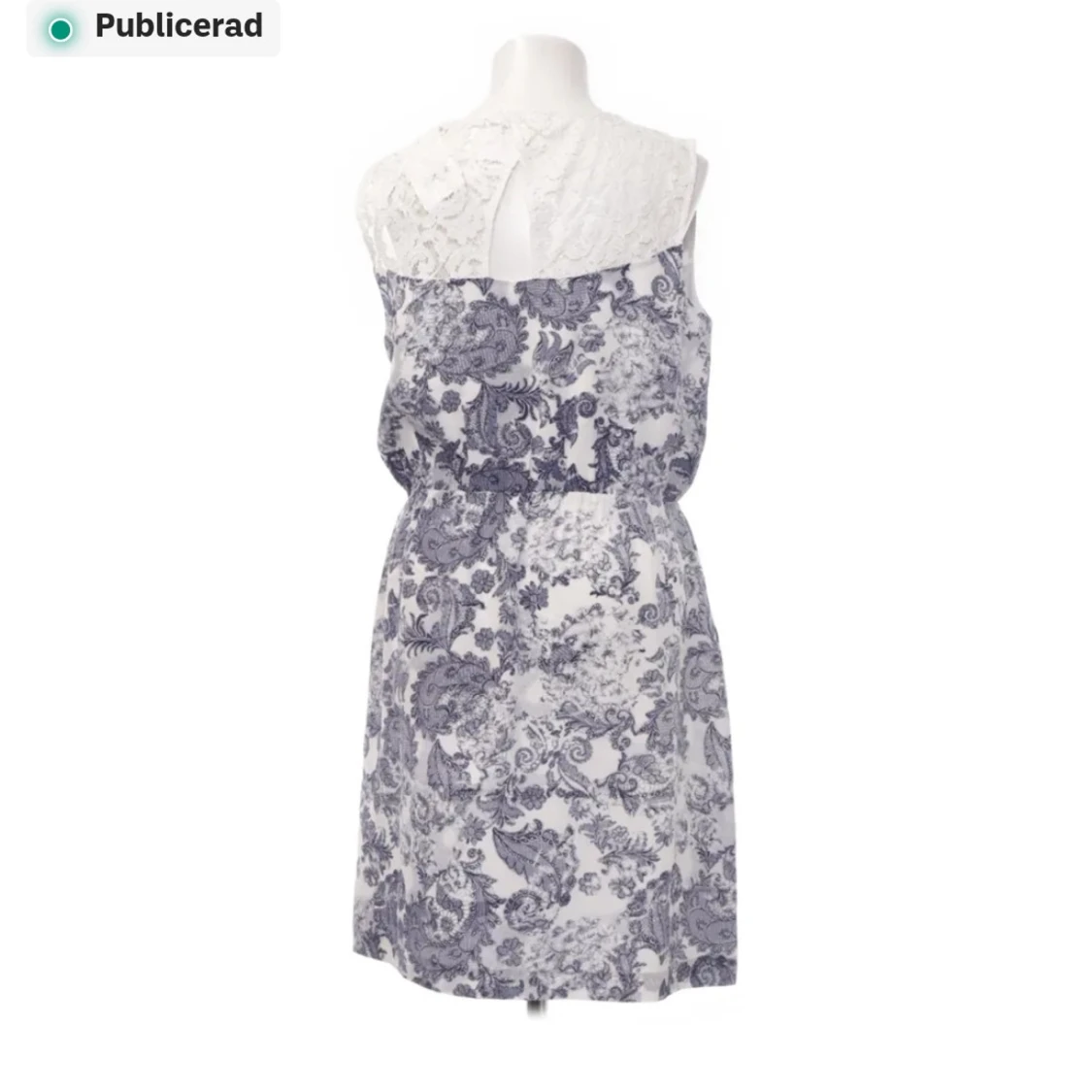 Vit och blå mönstrad klänning Wera Stockholm  - 1