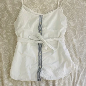 Vit babydoll topp med knytband  - Söt vit topp som jag sytt själv💞