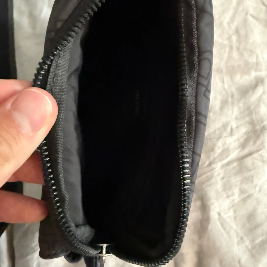 Svart axelväska från Hugo Boss - 3