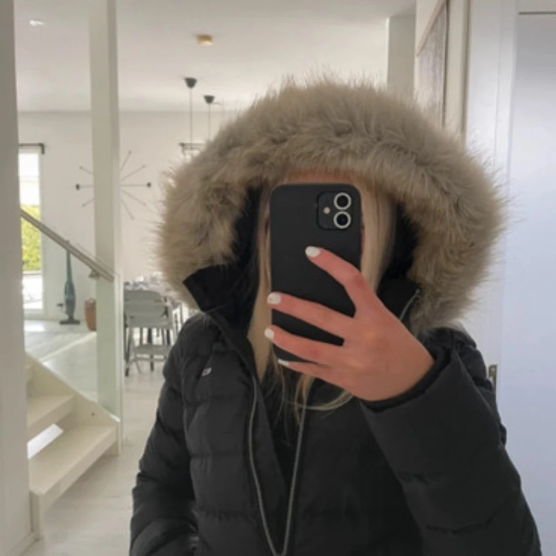 Svart dunjacka Tommy Hilfiger pälsluva - 2