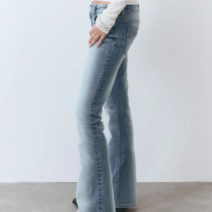 Gina 14+ Scandi Jeans - Superfina jeans från Gina Tricot 14+ som inte finns längre, endast använd fåtal gånger! Lånade bilder skriv för egna💞 Har samma modell i mörkare färg uppe på min profil!