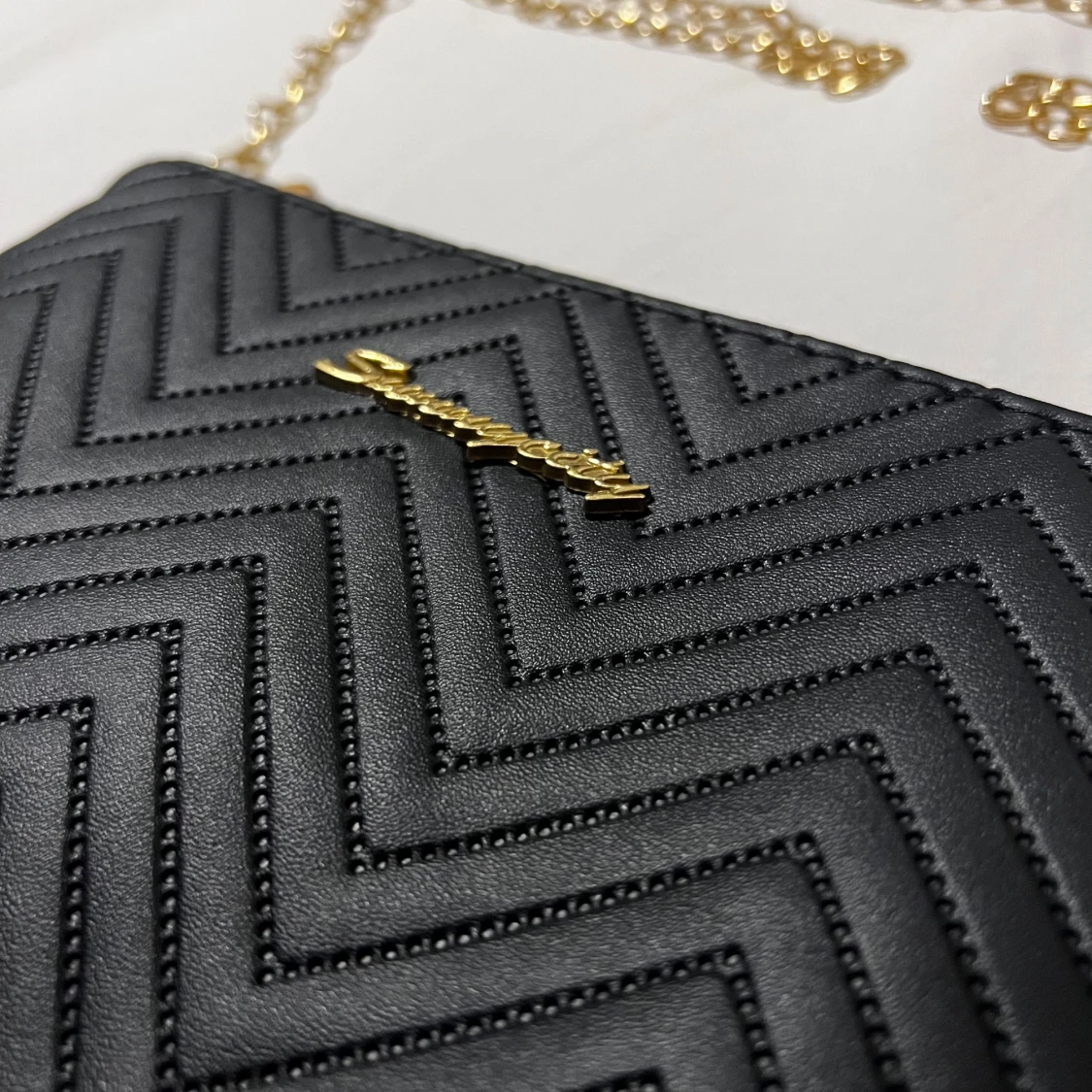 Svart quiltad axelväska - 1