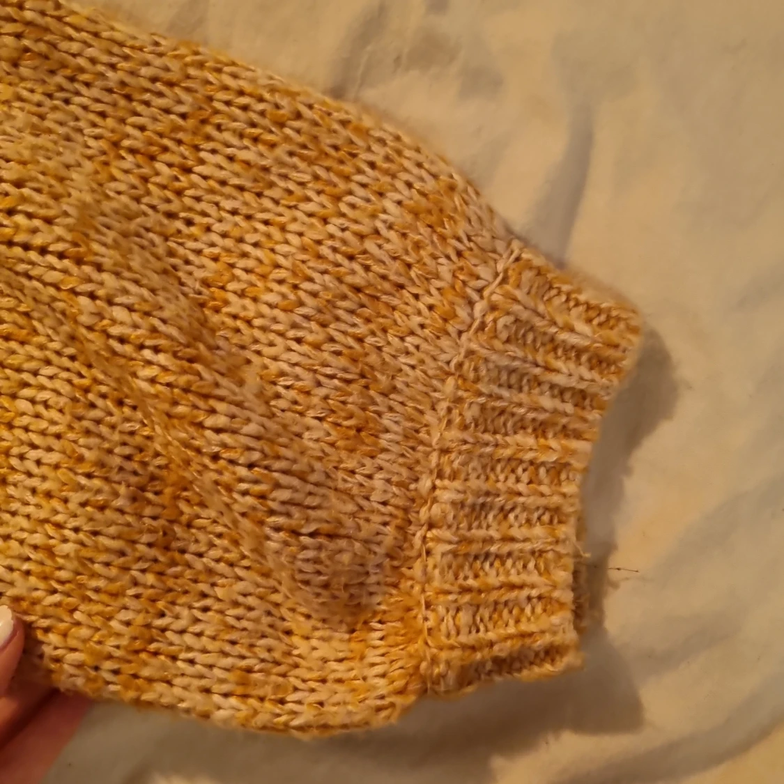 Gulmelerad stickad tröja från NA-KD - 2