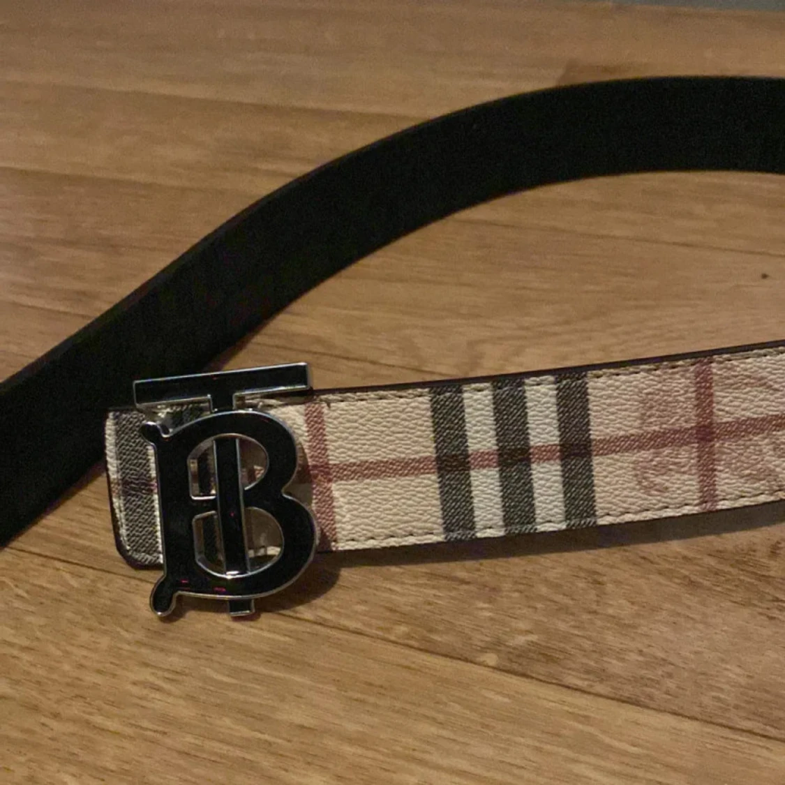 Burberry rutig skinnbälte med B-spänne - 2