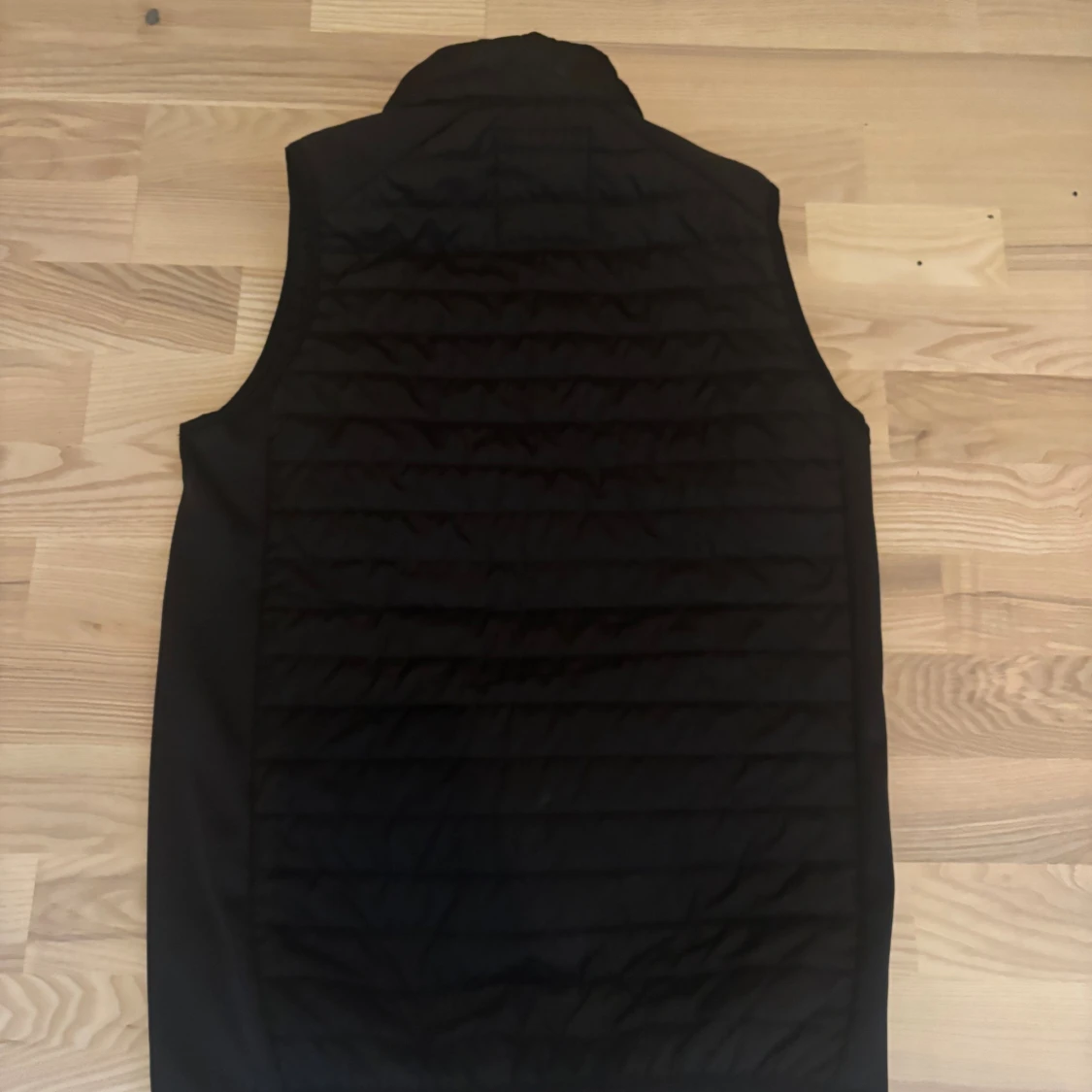 Svart dunväst från Jack & Jones - 1