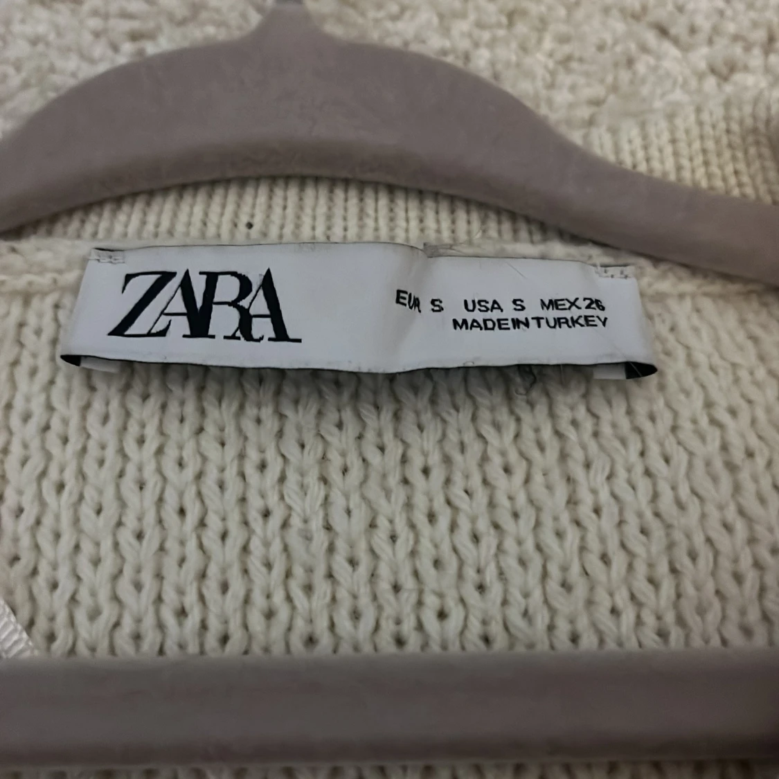 Beige stickad kofta från Zara - 1