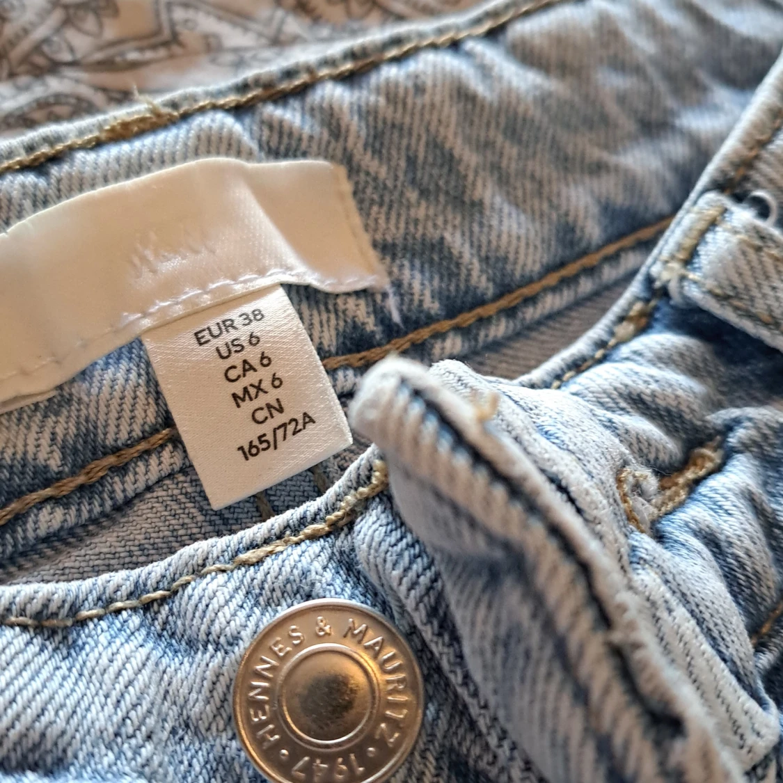 Ljusblå jeans från H&M, strl 38 - 1