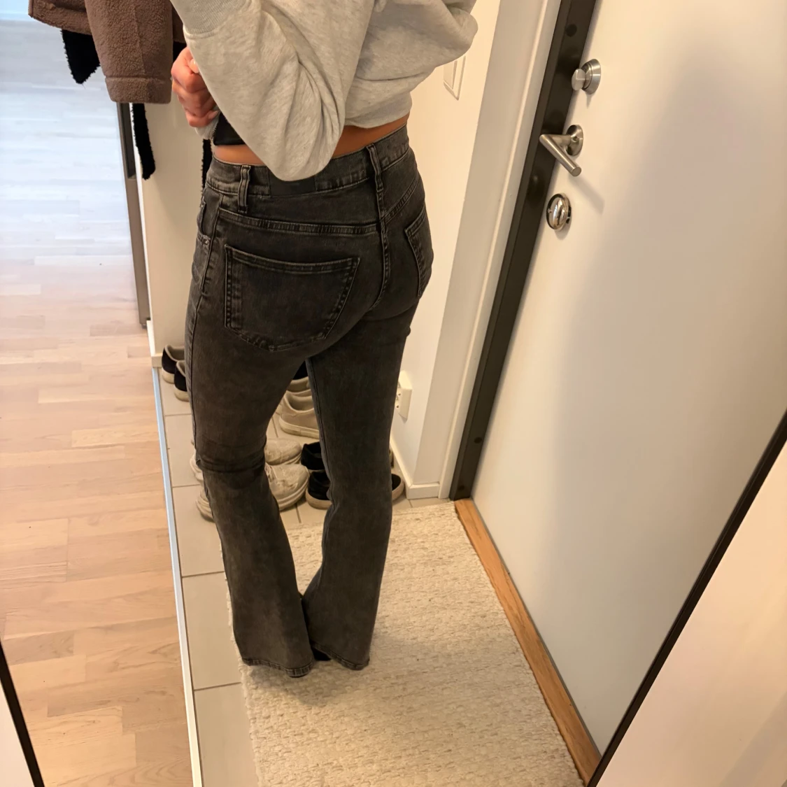 Gråa bootcut jeans  - 2