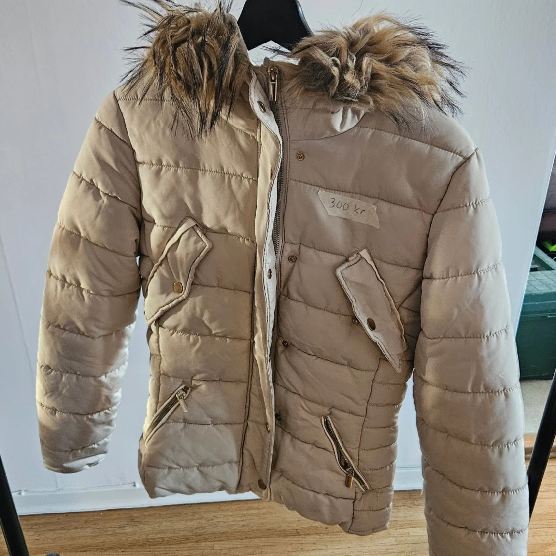 Beige vinterjacka - 1