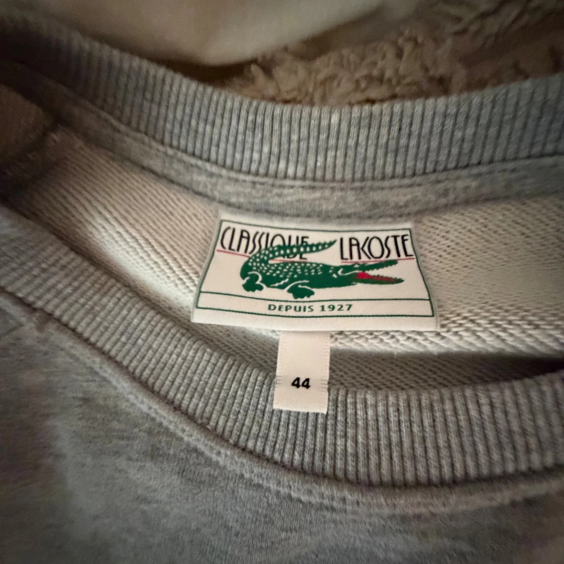 Grå sweatshirt från Lacoste med tryck - 2