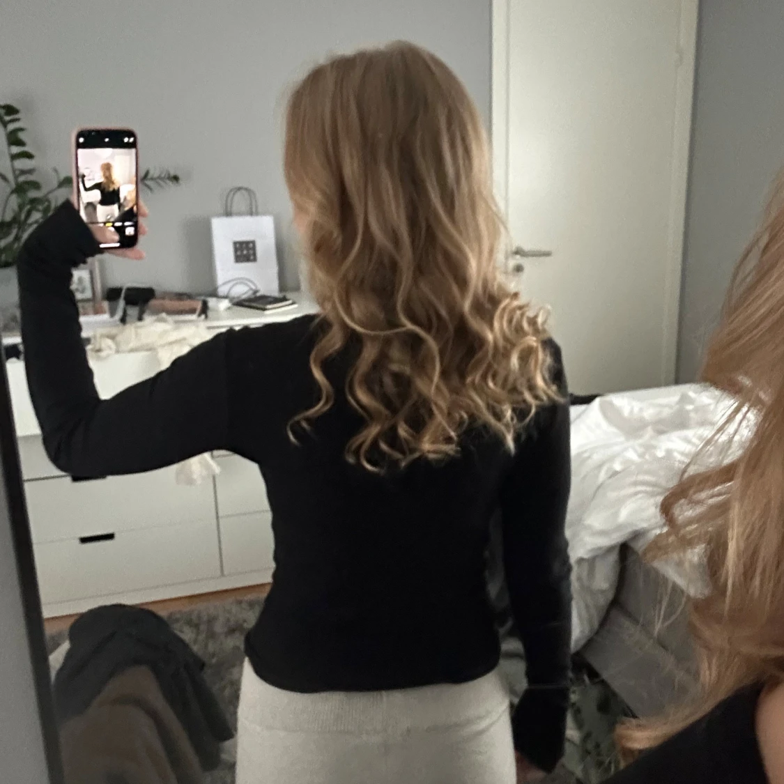 Svart ribbad långärmad topp - 2