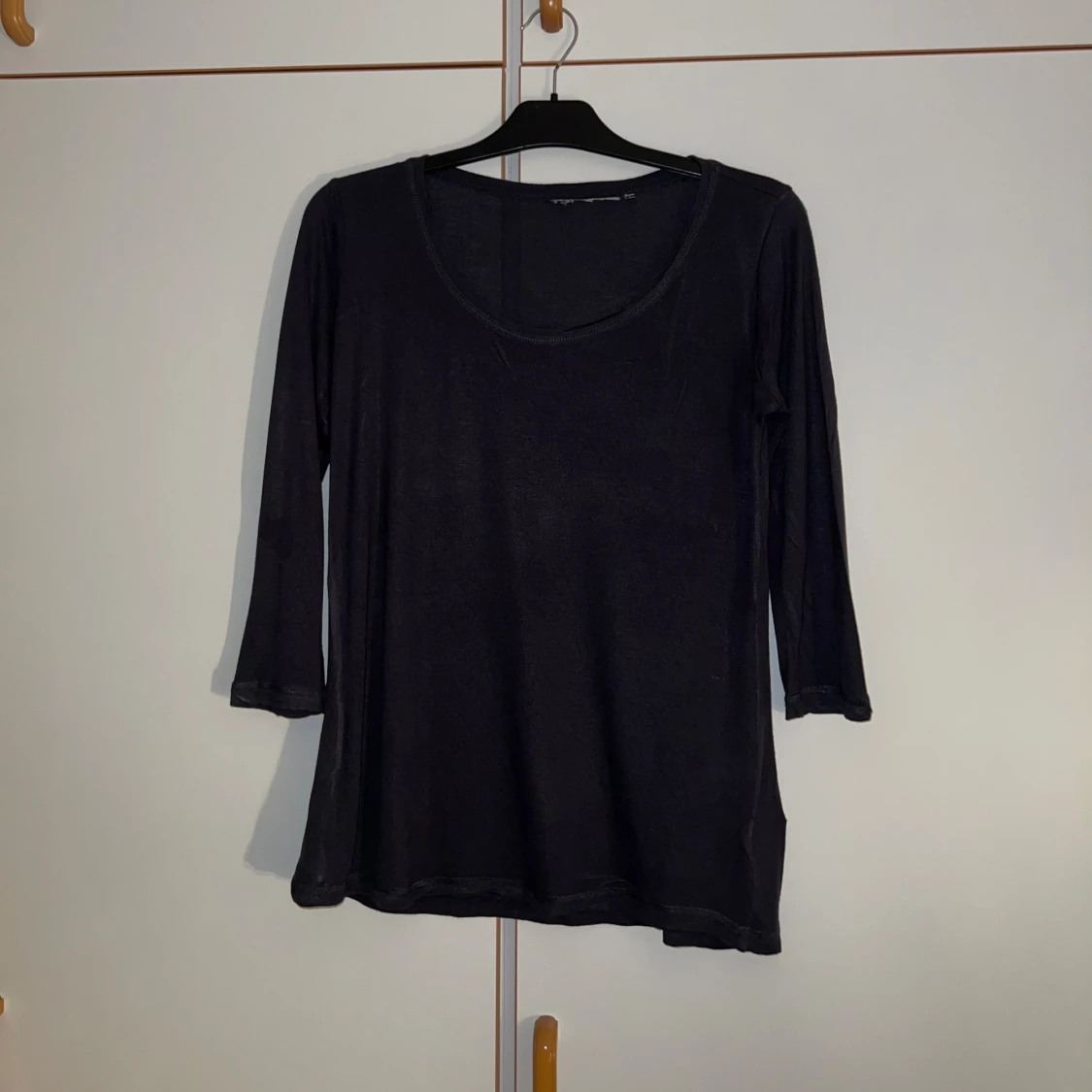 Svart topp från JC med trekvartsärm