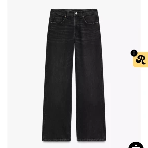 Zara jeans - Skitsnygga midrise jeans från zara som är helt nya❤️om nån har storlek 38 kan jag vara intresserad av att byta❤️