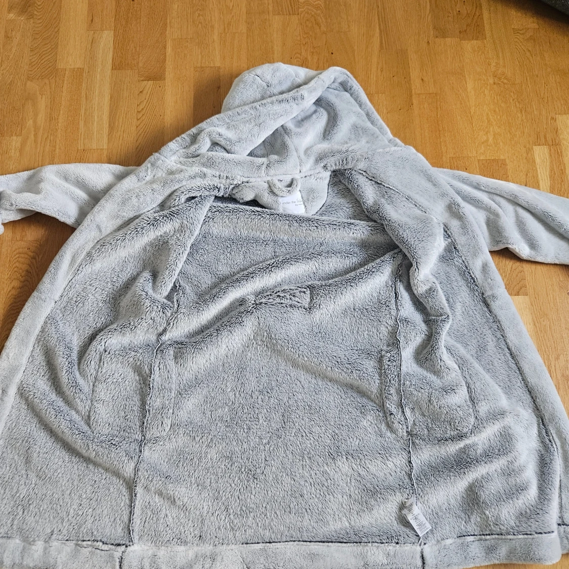 Ljusgrå gosig morgonrock med huva från Next. - 1