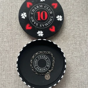 Thomas Sabo armband - Thomas Sabo armband ”10 års jubileum”, använt men i fint skick. Kartong medföljer 