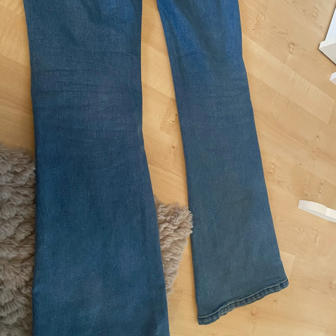 Blå bootcut jeans med hög midja - 4