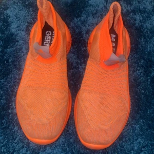 Orange Adidas sneakers  - Sneakers från Adidas. Använd någon enstaka gång. Storlek 37/38