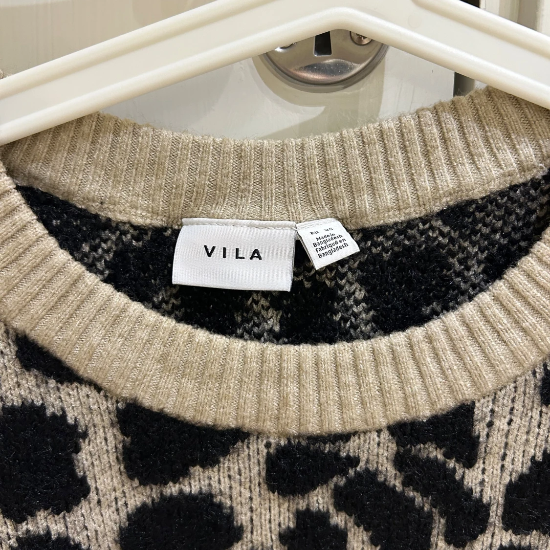  Ny Leopardmönstrad stickad tröja från VILA - 1