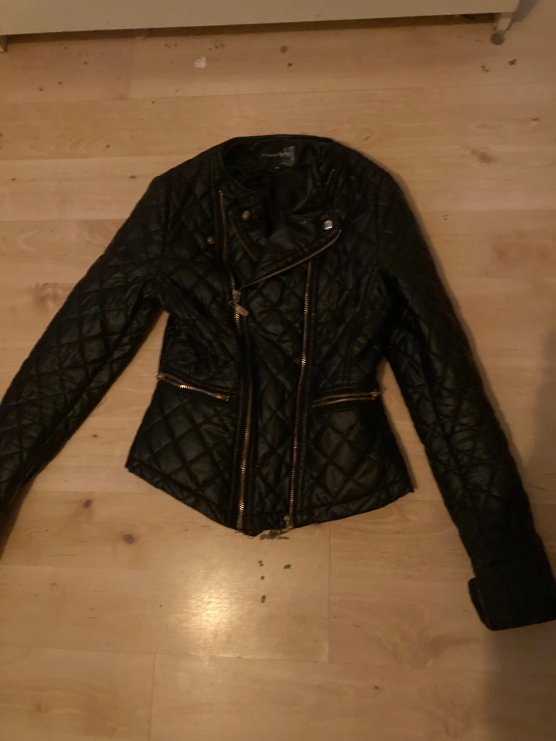 Svart quiltad skinnjacka Attentif - 1