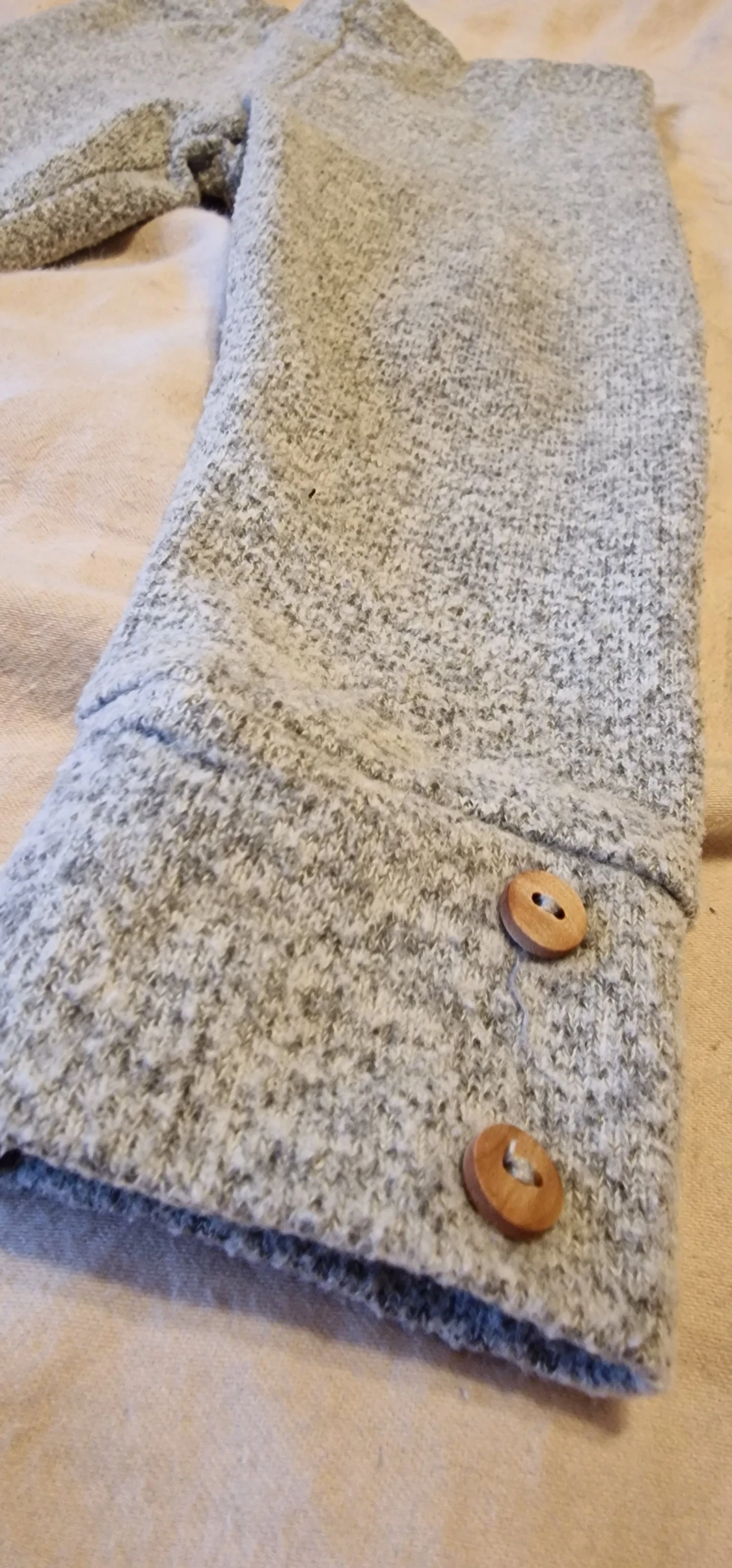 Gråmelerade leggings med träknappar - 2