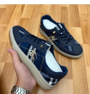 Burberry skor - Burberry skor, storlek 40 men passar 41. 8/10 skick. Endast skorna ingår. Priset är ej hugget i sten