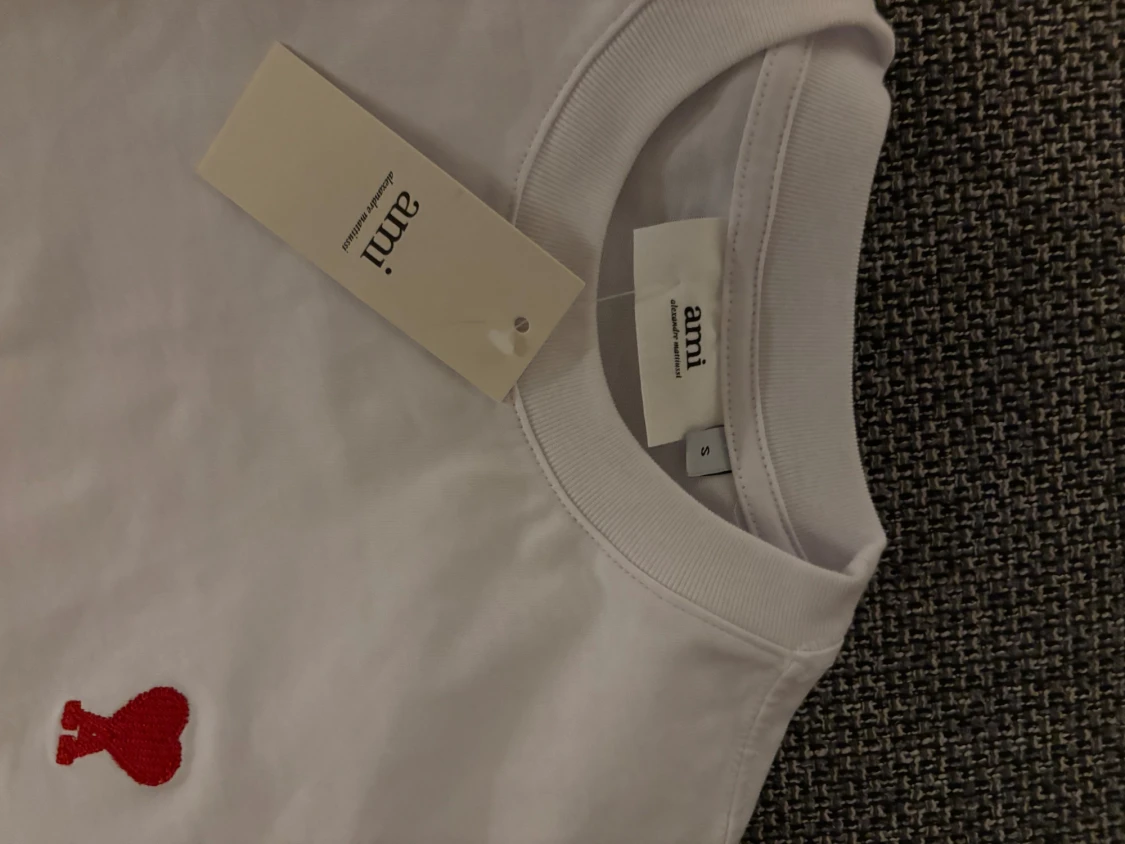 Helt ny vit Ami Paris t- shirt - 1