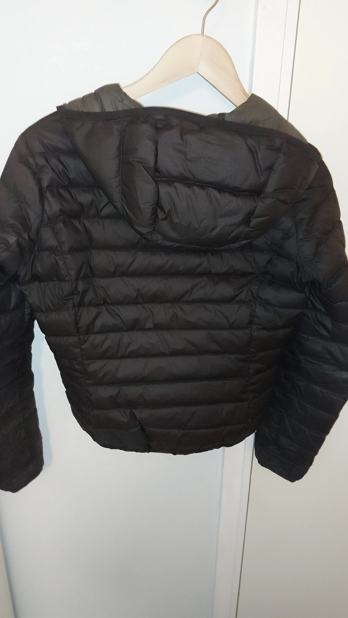 Svart dunjacka från Colmar med huva - 1