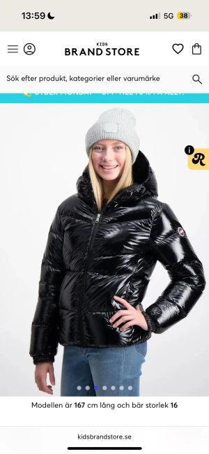 Svart Colmar pufferjacka med huva - Säljer en svart, glansig pufferjacka från Colmar med stor huva och dragkedja framtill. Inga defekter. 