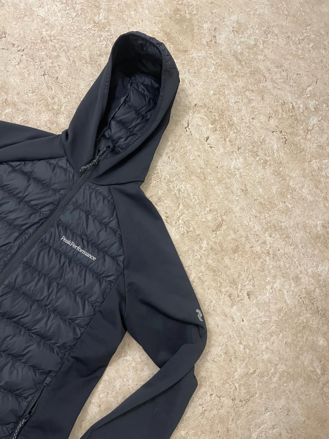 Svart Peak Performance pufferjacka - 2