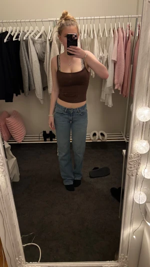 jeans från Nelly - Ett par snygga jeans från nelly, har använt några gången. För långa för mej därför jag säljer dom