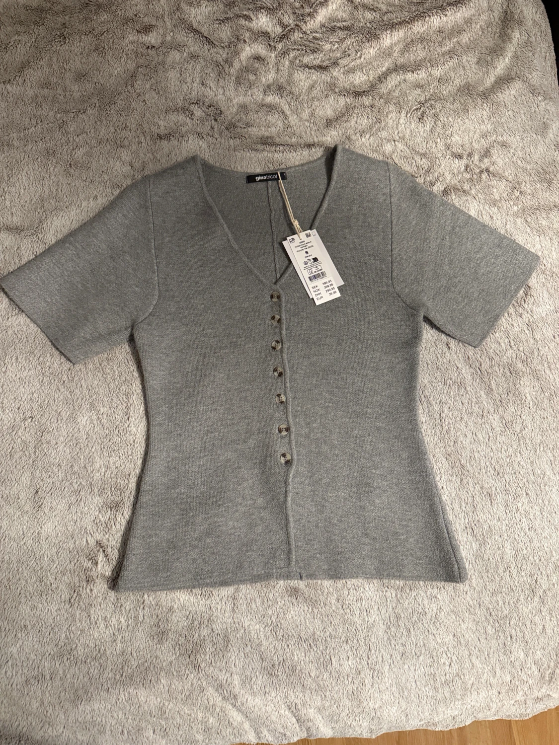 Grå stickad topp med knappar Gina Tricot - 1