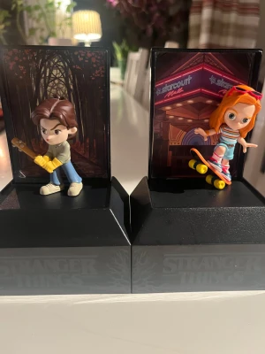 Stranger things gubbar - Stranger things gubbar, Max och Steve. Bra skick. En för 65kr och båda två för 120kr