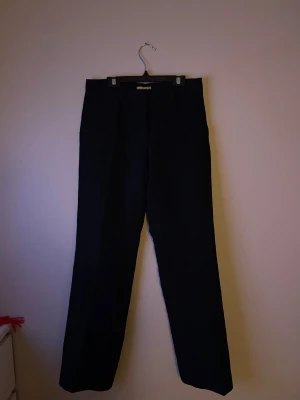 Kostymbyxor  - Jättefina kostymbyxor från Nelly. Använda fåtal gånger. Inga hål eller annan slitage.