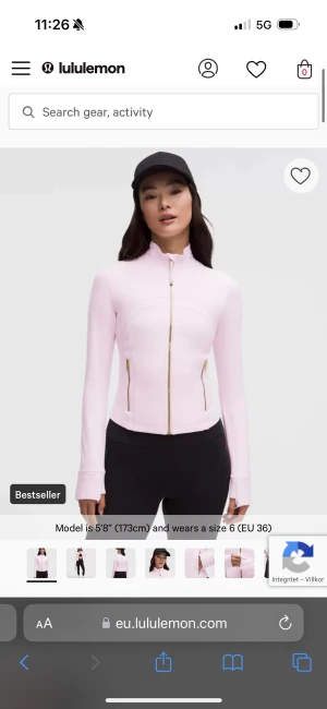 Lululemon Jacket - Använd 2 gånger ljus rosa med guld detaljer. Helt ny. Storlek xs 