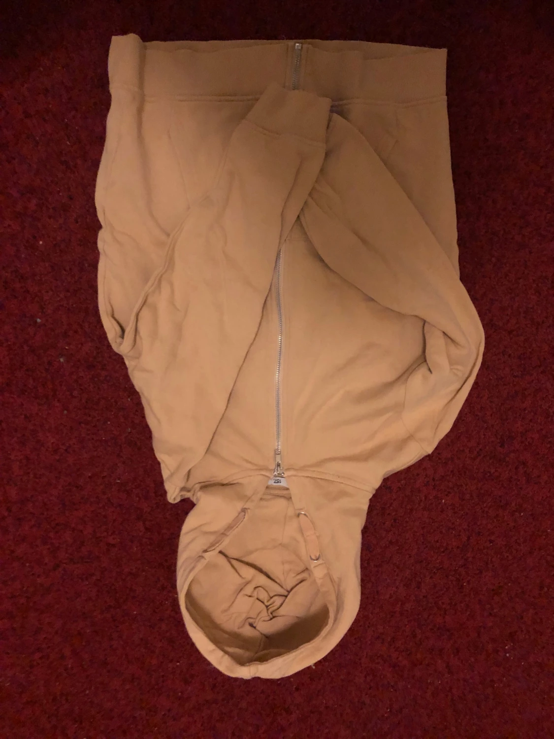 Beige hoodie med dragkedja från 157