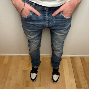 Blå Jack & Jones Jeans - Blå Jack & Jones Jeans - Slim Fit / Glenn Jeans Intelligence - W31 L32 - Skick 9/10 Hör av er vid minsta fundering! 