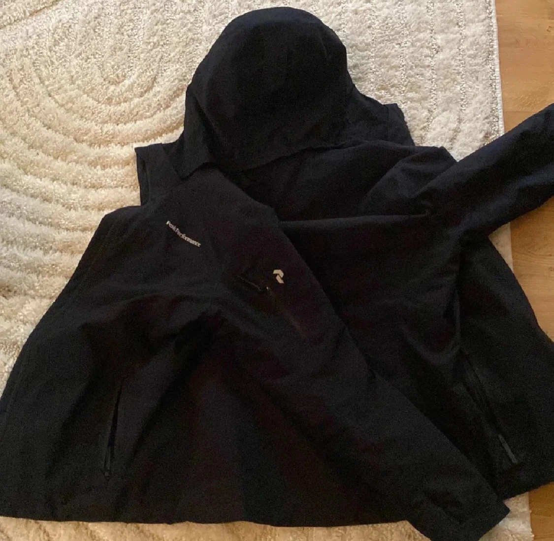 Svart vindjacka från Peak Performance - 2