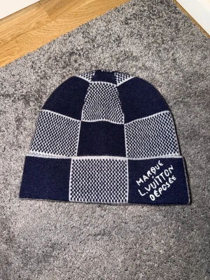 Beanie Mössa - 🪖 Beanie  ✈️ Shipped same day  📏 One Size  🌟 Condition - new, never worn