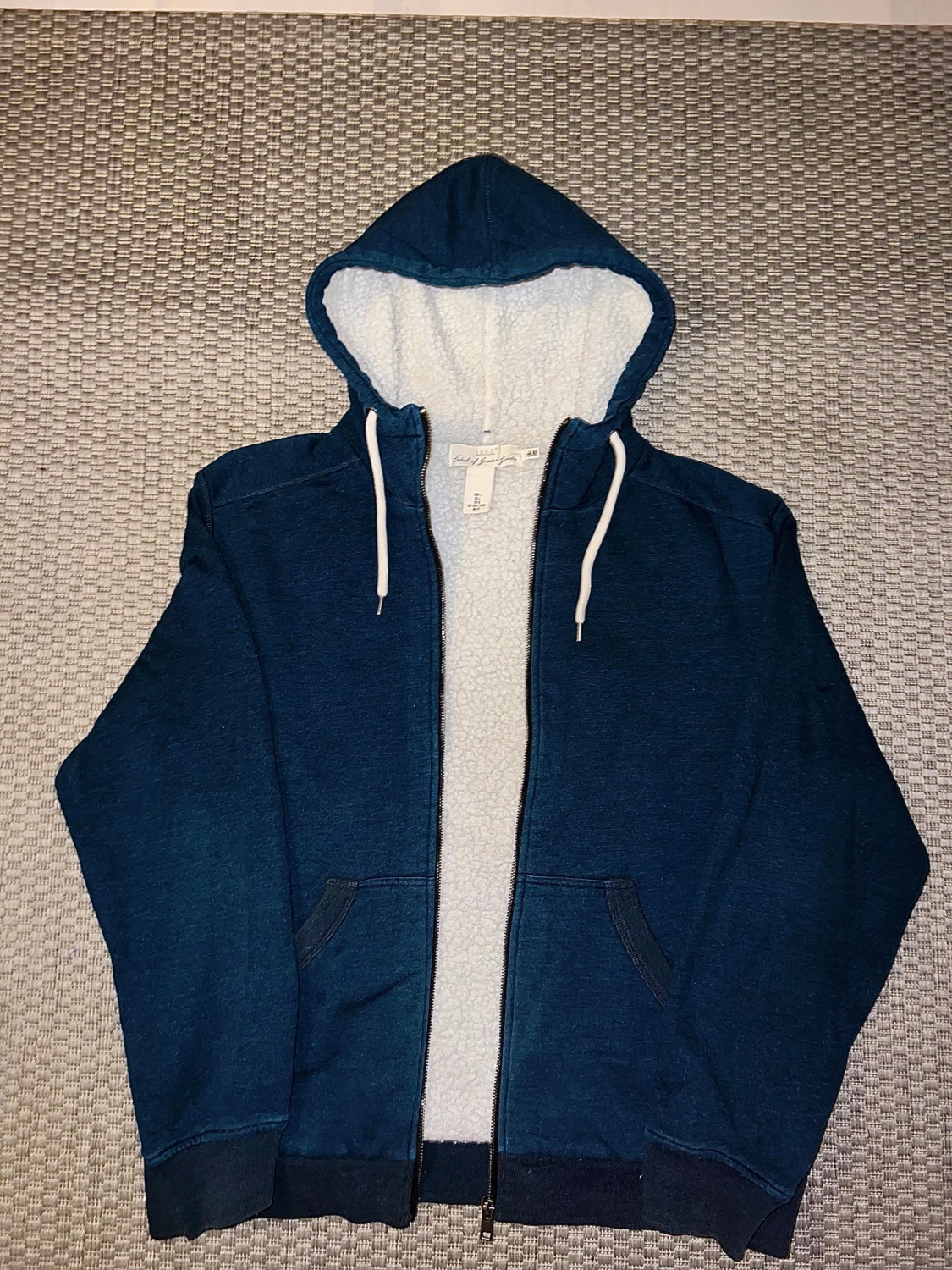 Mörkblå fodrad hoodie