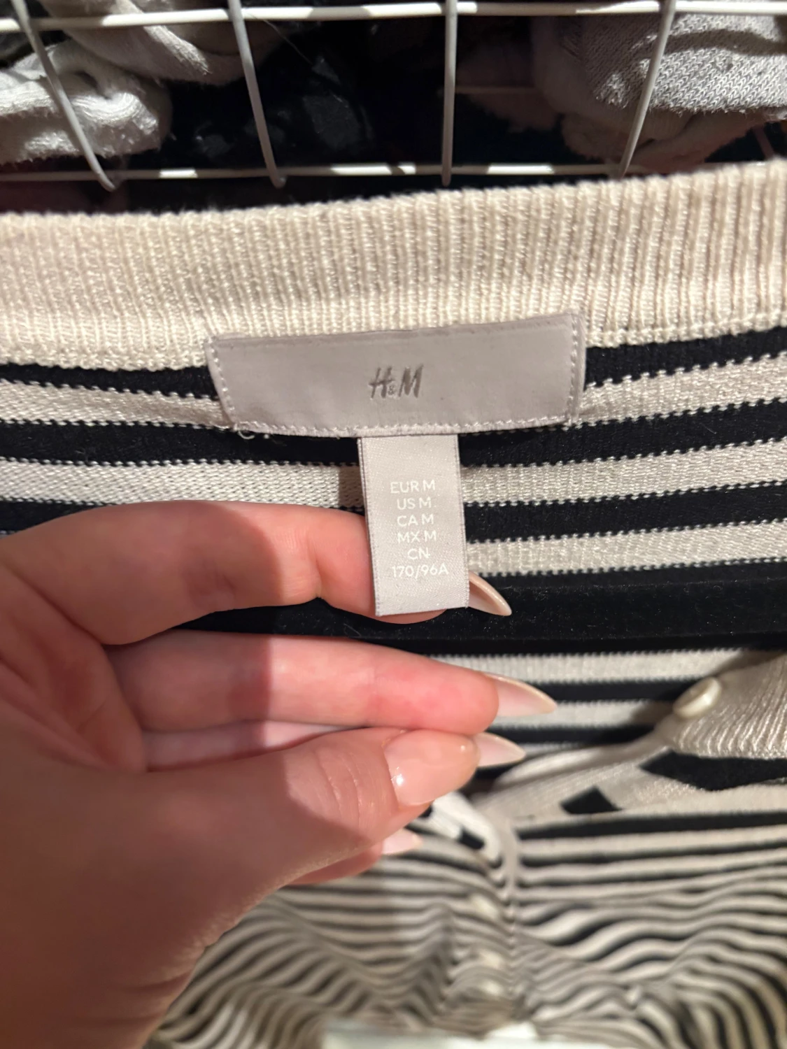 Randig kofta från H&M i svart och vit - 2