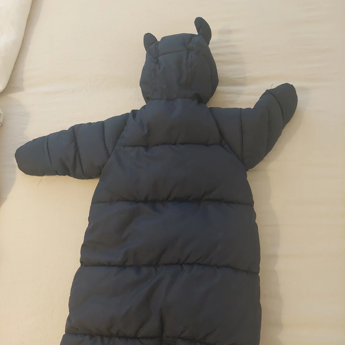 Mörkblå pufferjacka med öron - 2
