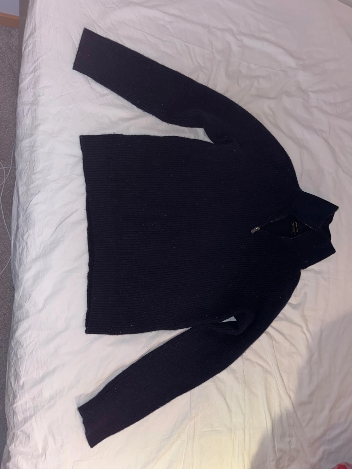 Mörkblå stickad half zip från Massimo Dutti