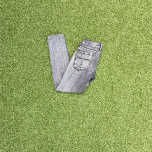  tiger of Sweden jeans 27/30 - Säljer dessa riktigt feta tiger if Sweden jeans. Det är storlek 27 i midja men då de är uppsydda så skulle dom nog passa en 27/29 eller 27/30Priset är inte hugget i sten och kan diskuteras. Hör gärna av dig gällande frågor!