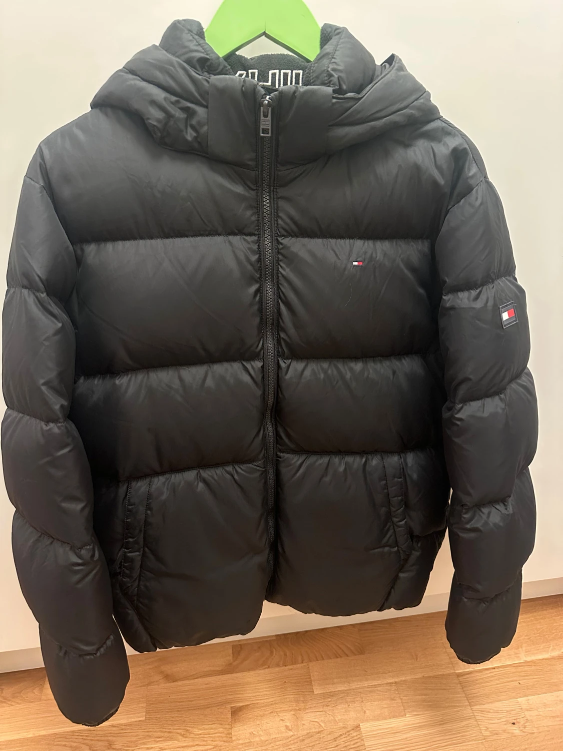 Svart pufferjacka från Tommy Hilfiger