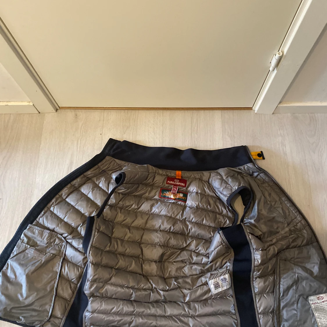 Svart dunväst från Parajumpers - 1