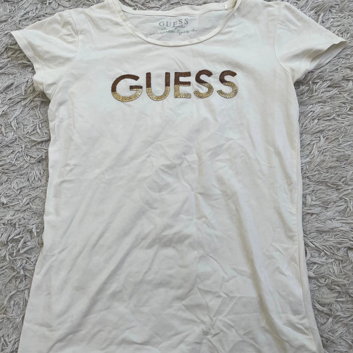 T-shirt från Guess