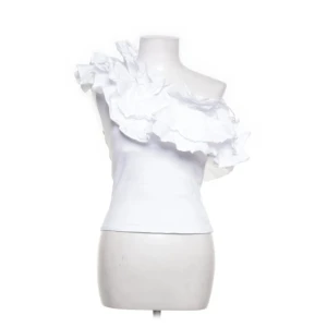 Vit volang topp Zara  - Vit jättefin volang topp ifrån Zara i storlek M!🤍