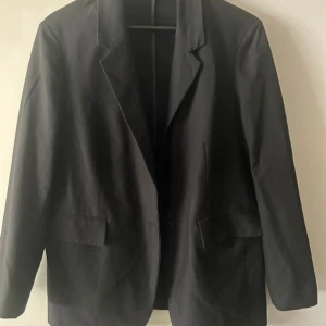 Stradivarius Blazer - Size S, no imperfections, slightly used.